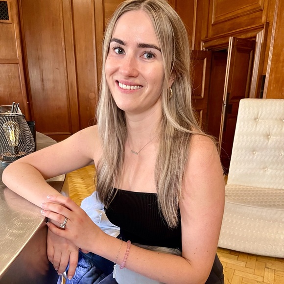 Meet your Posher, Arden - Picture 2 of 4